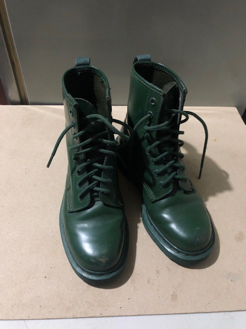 Dr. Martens Mono Green UK4 (Category: Boots) located in Quezon City. Submitted by ellaisdeclutterimg (Listing ID 1433936420, Image 3). Description: Dr. Martens 14356 (Mono Green) UK4/USL6/EU37 - 8/10 condition - has scratches (check last photo) - medium heel drags Location: Quezon City Can ship through grab, lalamove, JNT Can do meet ups: Gateway Cubao, Near LRT station Payment Methods: GCash or Cash (for meet up) Kindly Message me if you have an