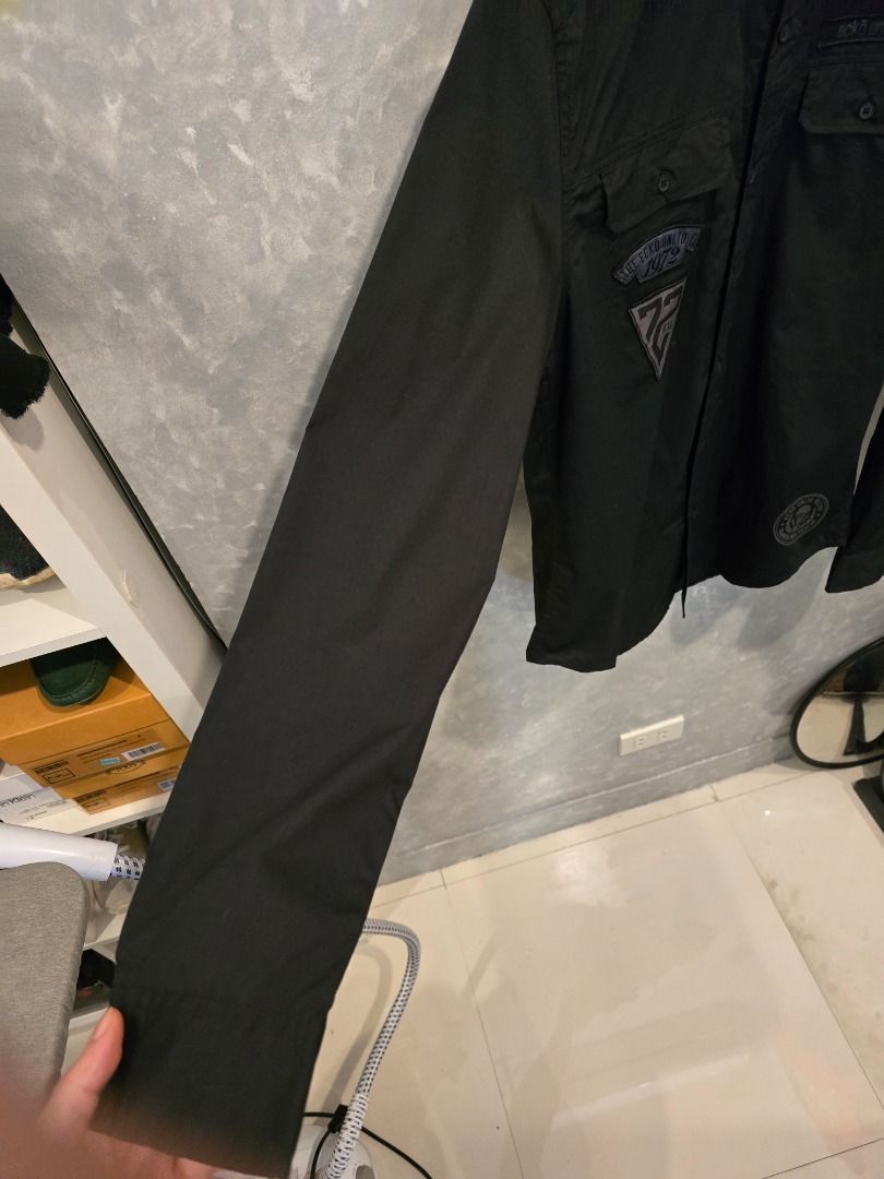 Ecko Unlimited Black Longsleeves (Category: Tshirts & Polo Shirts ) located in Quezon City. Submitted by outofhabits_store (Listing ID 1433879057, Image 2). Description: Size: Medium Width: 21 inches Length: 27 inches Payment method: GCash Shipping options (shouldered by buyer): J&T 3-7 days, Lalamove or Grab within the day Location: Quezon City Please manage your expectations as this item is not brand new. Color may vary due to lighting, but we 