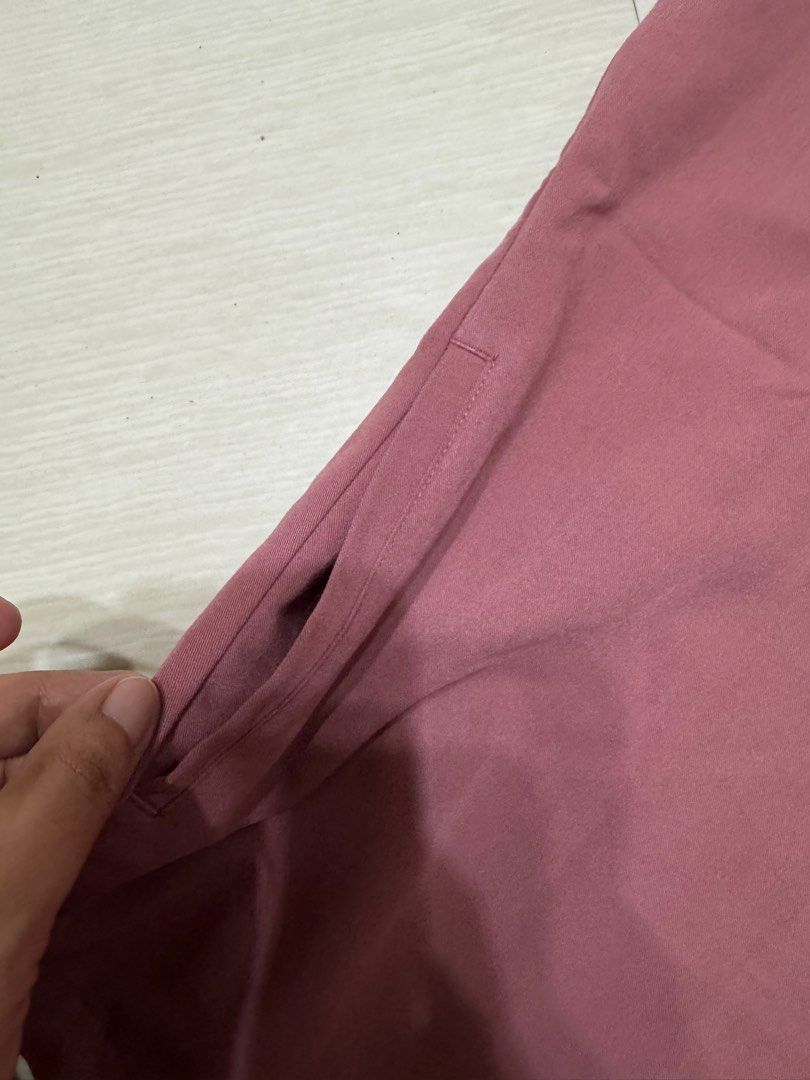 FIGS Scrubs Set - Mauve (Category: Sets or Coordinates) located in Tagum. Submitted by shyli_kuan (Listing ID 1433895185, Image 3). Description: - FIGS scrubs set - Mauve color - Includes top and pants - V-neck top - Pants with FIGS logo pocket - Smooth, comfortable material.