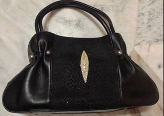 (Category: ) located in . Submitted by ctea_luv_shopping (Listing ID 1433841983, Image 1). Description: .