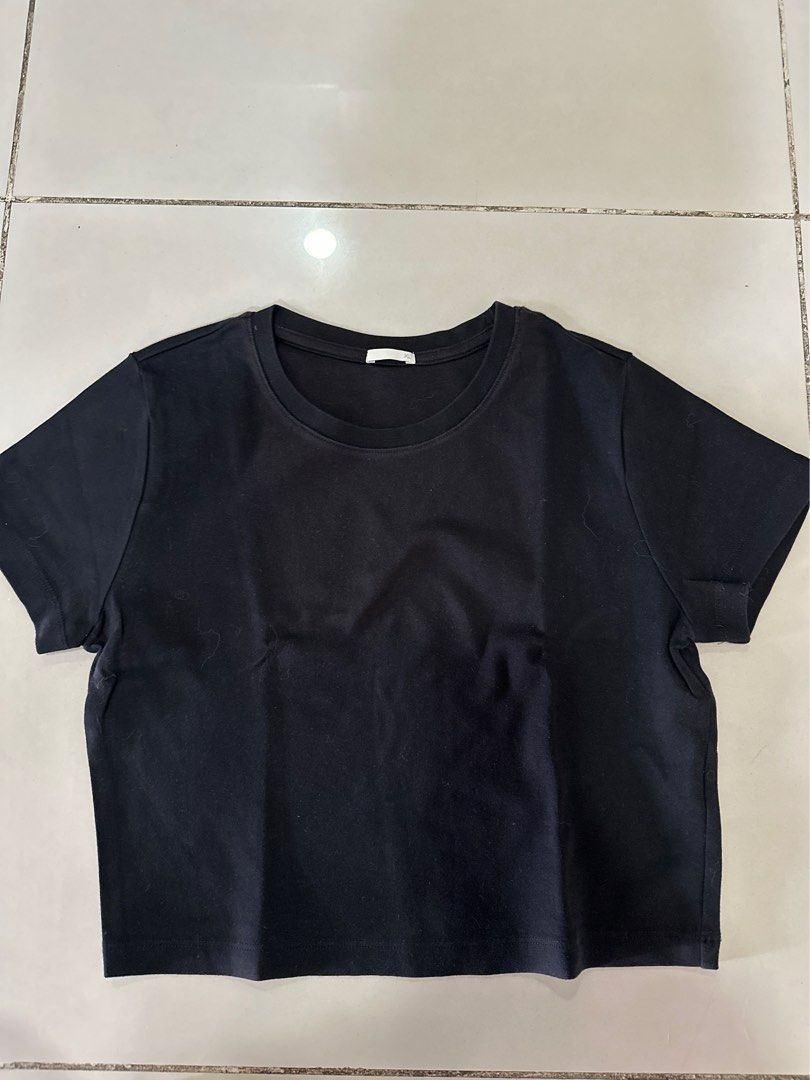 GU Baby Tee Black Crop Top (Category: Others Tops) located in Paranaque City. Submitted by elenyuloque (Listing ID 1433785382, Image 1). Description: - Black crop top - Round neckline - Short sleeves - Smooth, solid fabric - Simple and versatile - Pairs well with different bottoms.