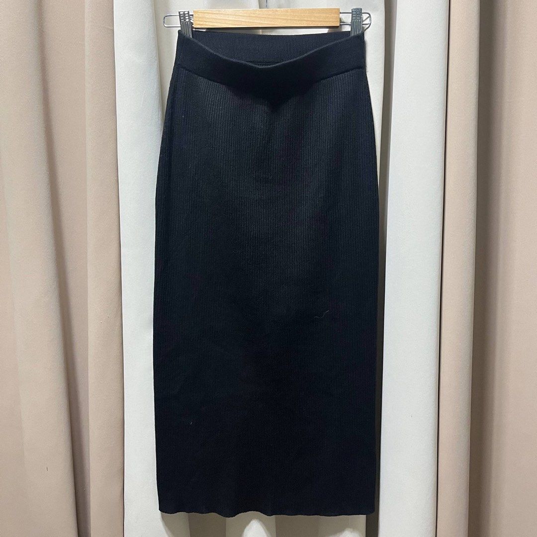 GU Black Knitted Long Skirt (Category: Skirts) located in Bulacan. Submitted by ishrm (Listing ID 1433786267, Image 1). Description: S-M No Issue Waist- 12in Length- 30.5in Width- 16.5in MOD: J&T only MOP: GCash (Payment first).
