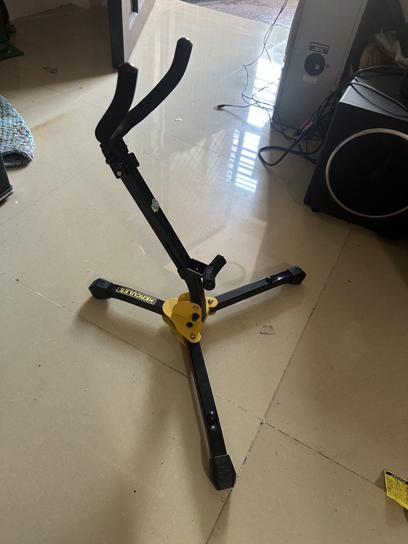 Hercules Saxophone stand (Category: Musical Instruments) located in Rodriguez. Submitted by pwestoonlinestore (Listing ID 1433861764, Image 3). Description: .