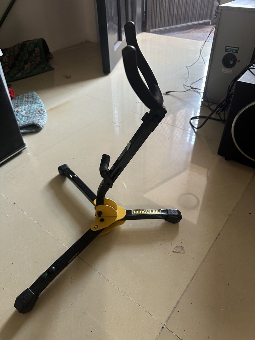 Hercules Saxophone stand (Category: Musical Instruments) located in Rodriguez. Submitted by pwestoonlinestore (Listing ID 1433861764, Image 1). Description: .