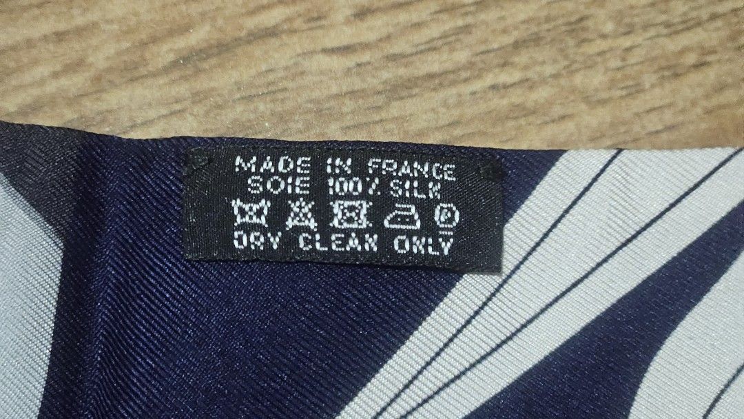 Hermès Maxi Twilly scarf (Category: Scarves) located in Balanga. Submitted by momstyle.ph (Listing ID 1433814974, Image 3). Description: Maxi Twilly silk scarf Hermes Made in France 💯 Silk Sale price❤️.