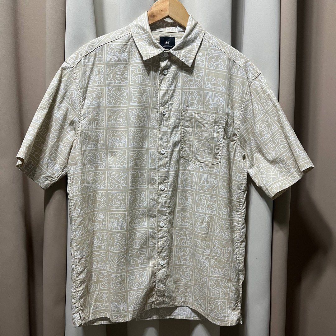 H&M x Keith Haring Beige Short Sleeve (Category: Tshirts & Polo Shirts ) located in Bulacan. Submitted by ishrm (Listing ID 1433878706, Image 1). Description: M-L No Issue Shoulder- 20in Sleeves- 11in Length- 28in Width- 22in MOD: J&T only MOP: GCash (Payment first).