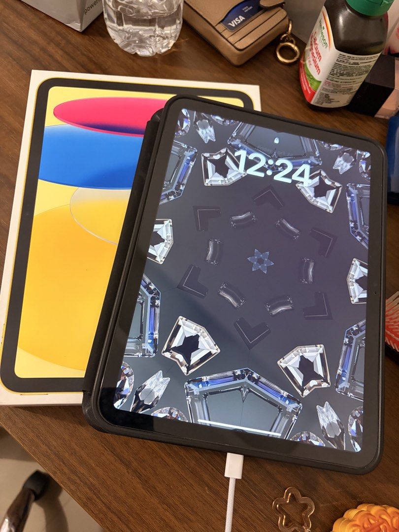 iPad A16 Yellow 128GB (Category: iPad) located in Las Pinas. Submitted by yukamatsukii (Listing ID 1433583748, Image 2). Description: - iPad A16, Yellow color - 128GB storage - Includes a case - Meetup available - No issues at all or any scratches - original Box included - RFS: no need anymore .