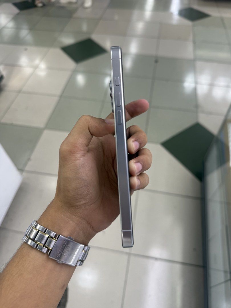iPhone 16 Pro Max 1TB Esim 91% batt may dent sa baba (Category: iPhone 16 Series) located in Manila. Submitted by carimgadgets (Listing ID 1433880836, Image 3). Description: .