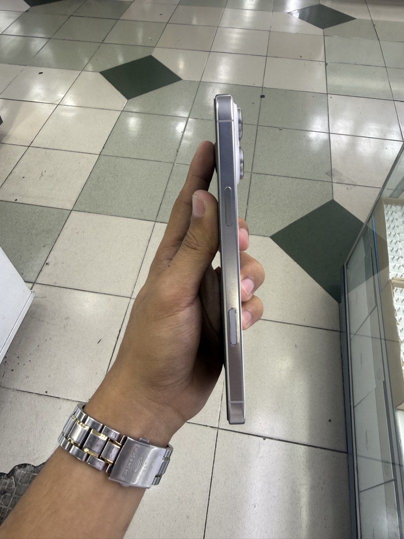 iPhone 16 Pro Max 1TB Esim 91% batt may dent sa baba (Category: iPhone 16 Series) located in Manila. Submitted by carimgadgets (Listing ID 1433880836, Image 2). Description: .