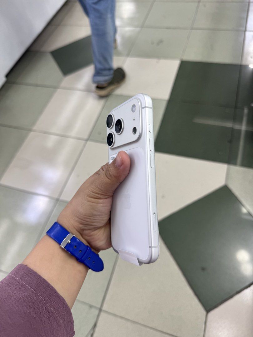 Iphone 17 Pro 512gb 100% batt FU NTC No issue All Working (Category: iPhone 17 Series) located in San Juan City. Submitted by keannagadgetph (Listing ID 1433891575, Image 3). Description: Available Units for today's POST! Iphone 17pro / 512gb / NTC Variant / FU - any colors available (price may vary) - good condition - 100% Makinis - 100 battery - NTC Variant - No Repair ~ Accepting SWAP / TRADE IN / INSTALLMENT / BINTA UNIT ~ CASH ON DELIVERY ME