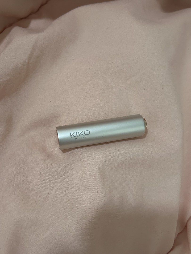 Kiko Milano Lipstick (Category: Makeup) located in Makati City. Submitted by jennie195 (Listing ID 1433955381, Image 1). Description: - Kiko Milano lipstick - Silver and gold case - Pink lipstick shade - Authentic product.