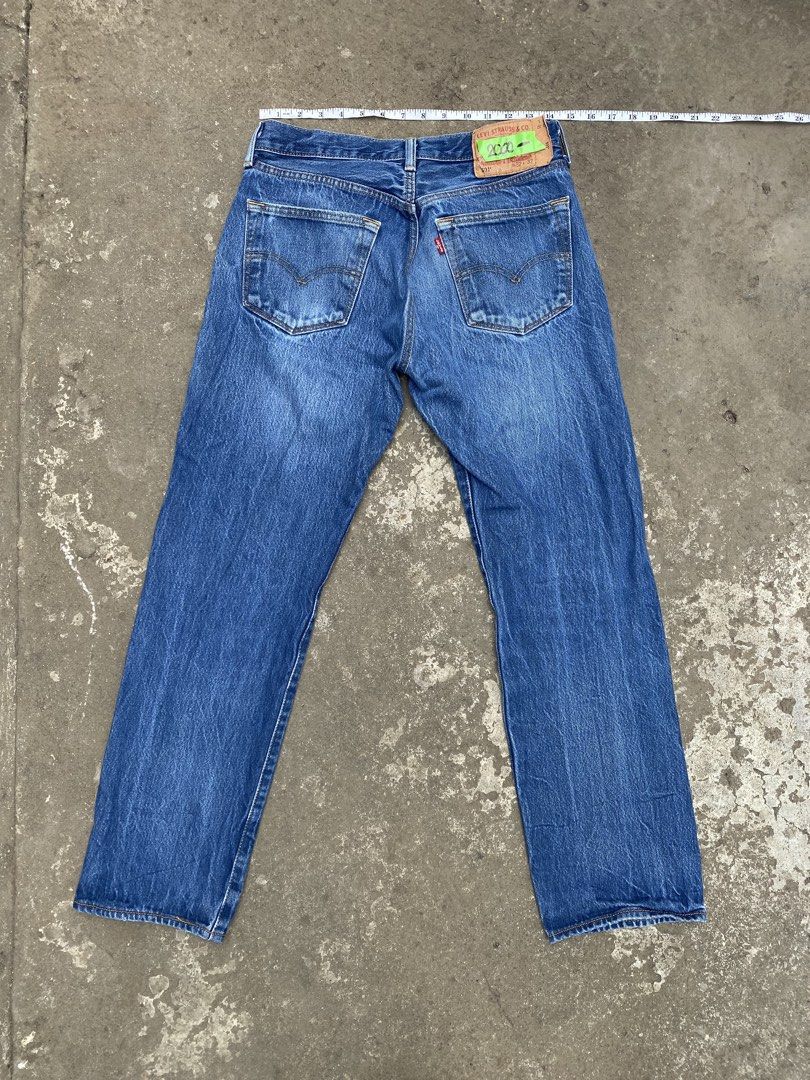 Levi's 501 Jeans - W32 L32 (Category: Jeans) located in Los Banos. Submitted by ejb418 (Listing ID 1433841340, Image 2). Description: - Authentic Levi's 501 Jeans - Size: W32 L32 - Features: - Button fly - Classic five-pocket design - Medium wash - Straight leg fit - Levi's red tab - Tag indicates year 2000 - Free Sf.