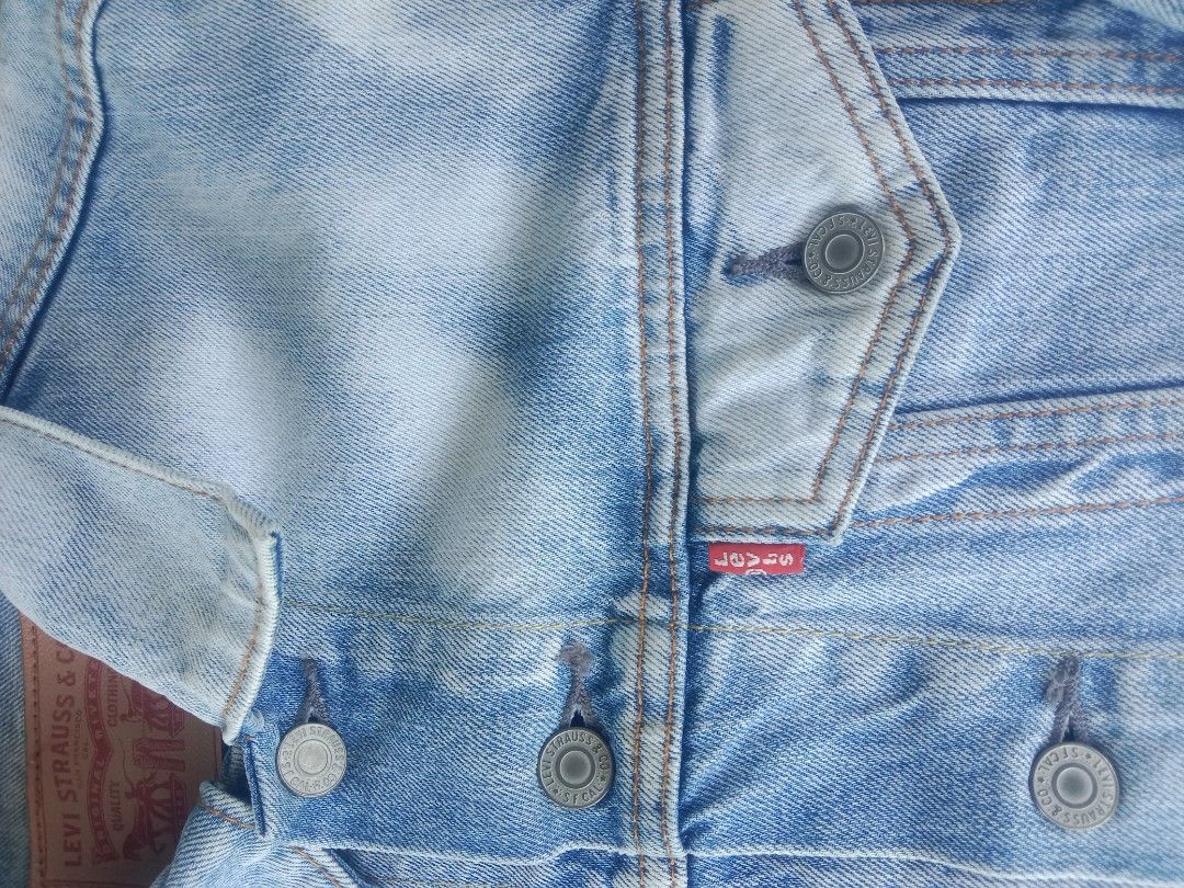 Levi's Denim Jacket - Size S (Category: Coats, Jackets and Outerwear) located in Manila. Submitted by nadyrl (Listing ID 1433823454, Image 2). Description: - Authentic Levi's denim jacket - Light blue wash - Size S - Classic button-down closure - Two chest pockets - Iconic Levi's red tab.