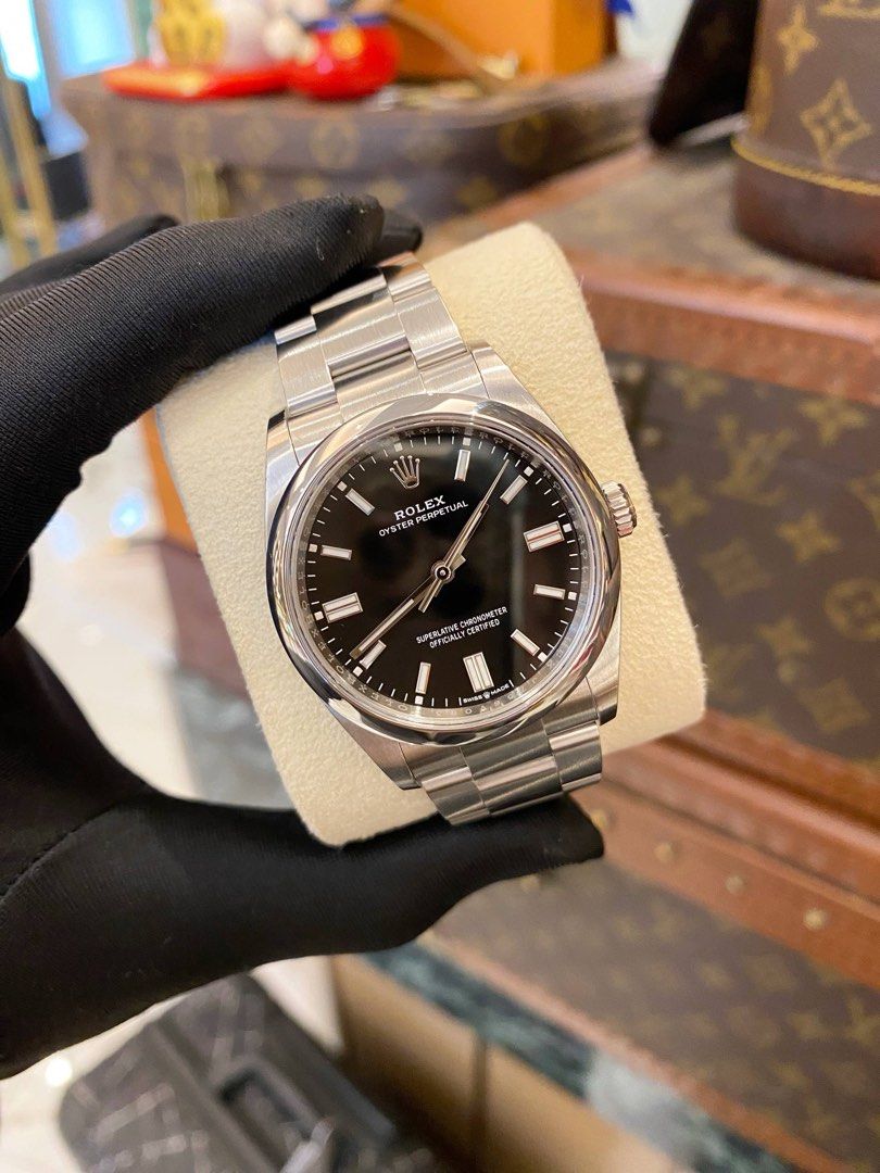 (LIKE NEW) 2024 ROLEX OYSTER PERPETUAL 36 REF 126000 BLACK DIAL 36MM AUTOMATIC WATCH -FULL SET- (Category: Watches) located in Singapore. Submitted by redrabbitluxury_singpore (Listing ID 1433885523, Image 2). Description: (LIKE NEW) 2024 ROLEX OYSTER PERPETUAL 36 REF 126000 BLACK DIAL 36MM AUTOMATIC WATCH -FULL SET- (LIKE NEW) -FULL SET- 🟡 GENDER : UNISEX 🟡 LIKE NEW CONDITION : 9.8/10 🟡 BRAND : ROLEX 🟡 YEAR : 2024 🟡 MODEL : OYSTER PERPETUAL