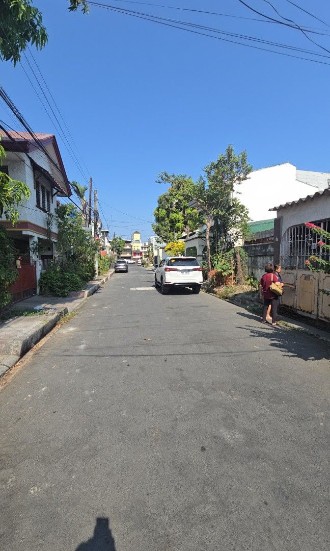 Lot for sale De Castro Subdivision Pasig (Category: Lot) located in Quezon City. Submitted by jeyoleo (Listing ID 1433796426, Image 1). Description: New in the market! Lot for Sale (with old house for renovation) De Castro Subdivision Pasig Lot area = 180sqm frontage = 12m (wide!) depth = 15m Highlights: Wide Road Wide frontage Near Major Establishments Near local Markets Walking distance to Ortigas Extension Very near SM City East Ortigas Perfec