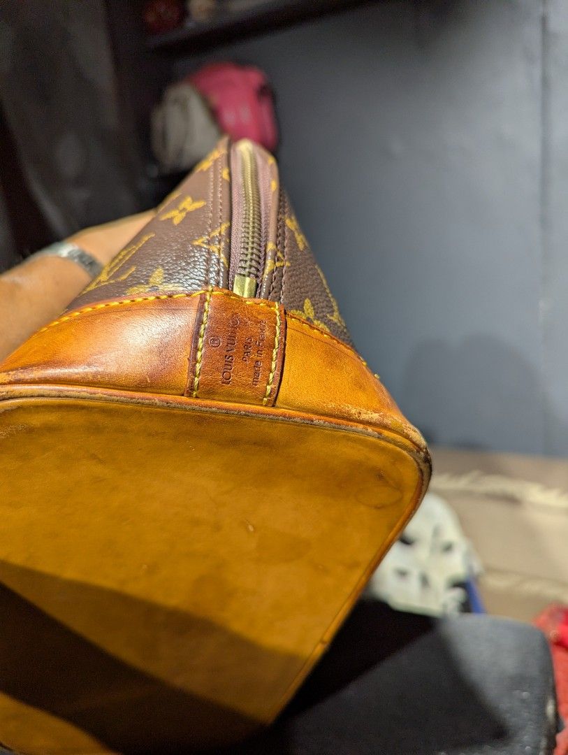 Lv alma bag (Category: Luxury Bags & Wallets) located in Mabalacat. Submitted by samberr1827 (Listing ID 1433892960, Image 2). Description: .