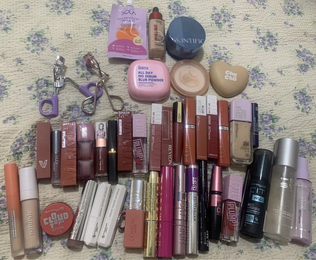 MAKEUP BUNDLE TAKE ALL 💛 (Category: Makeup) located in Makati City. Submitted by FashionFactory (Listing ID 1433957862, Image 2). Description: - Makeup bundle includes: - Lipsticks (various shades) - Mascaras - Concealers - Face Powders - Lip Balms - Eyelash Curler - Brands: Maybelline, Revlon, L'Oreal, Huda - Offers a range of products for a complete makeup look. - Condition: all items are used but in good condition:) what you see is what you g