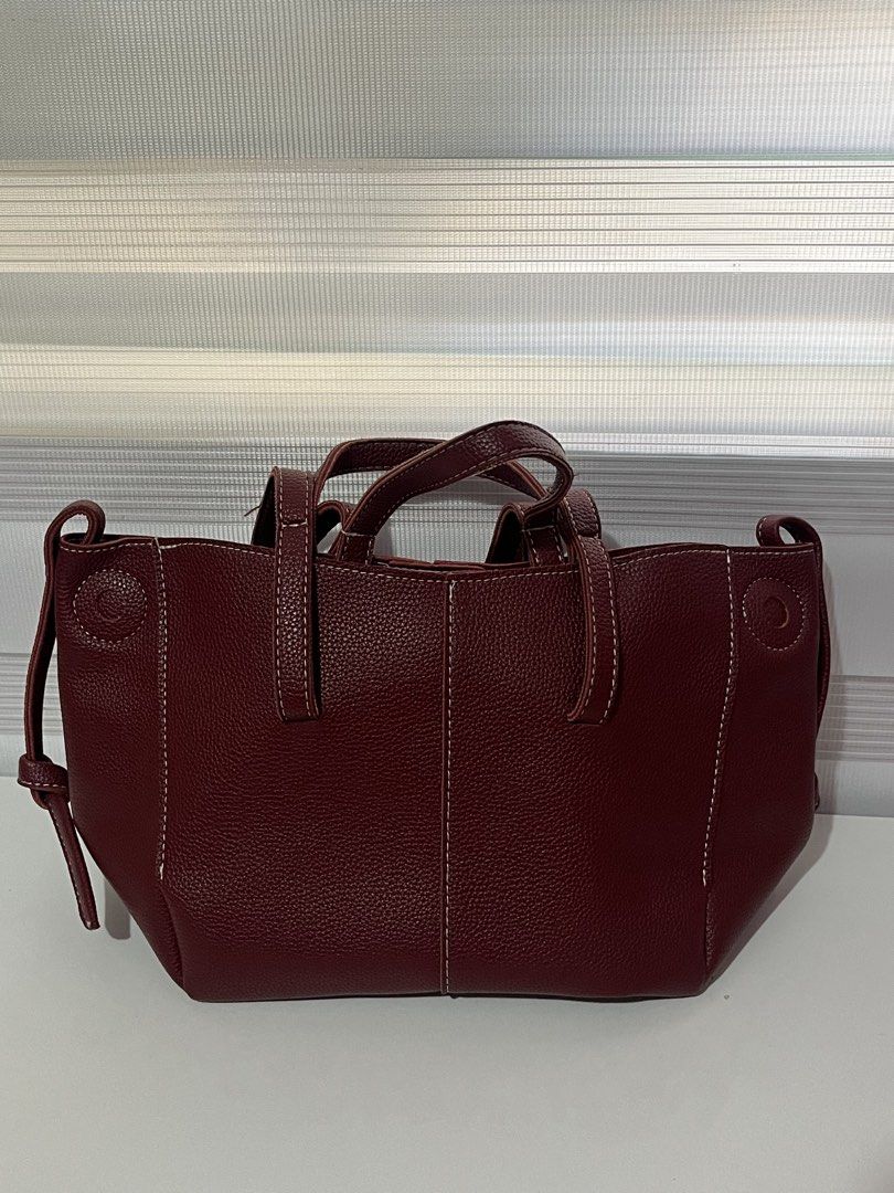 Maroon Bag . ݁₊ ⊹ . ݁˖ . ݁ (Category: Purses & Pouches) located in Quezon City. Submitted by declutterwyna (Listing ID 1433793607, Image 1). Description: ˙⋆✮ used once ˙⋆✮ fix price ˙⋆✮ qc area ˙⋆✮ pics above.