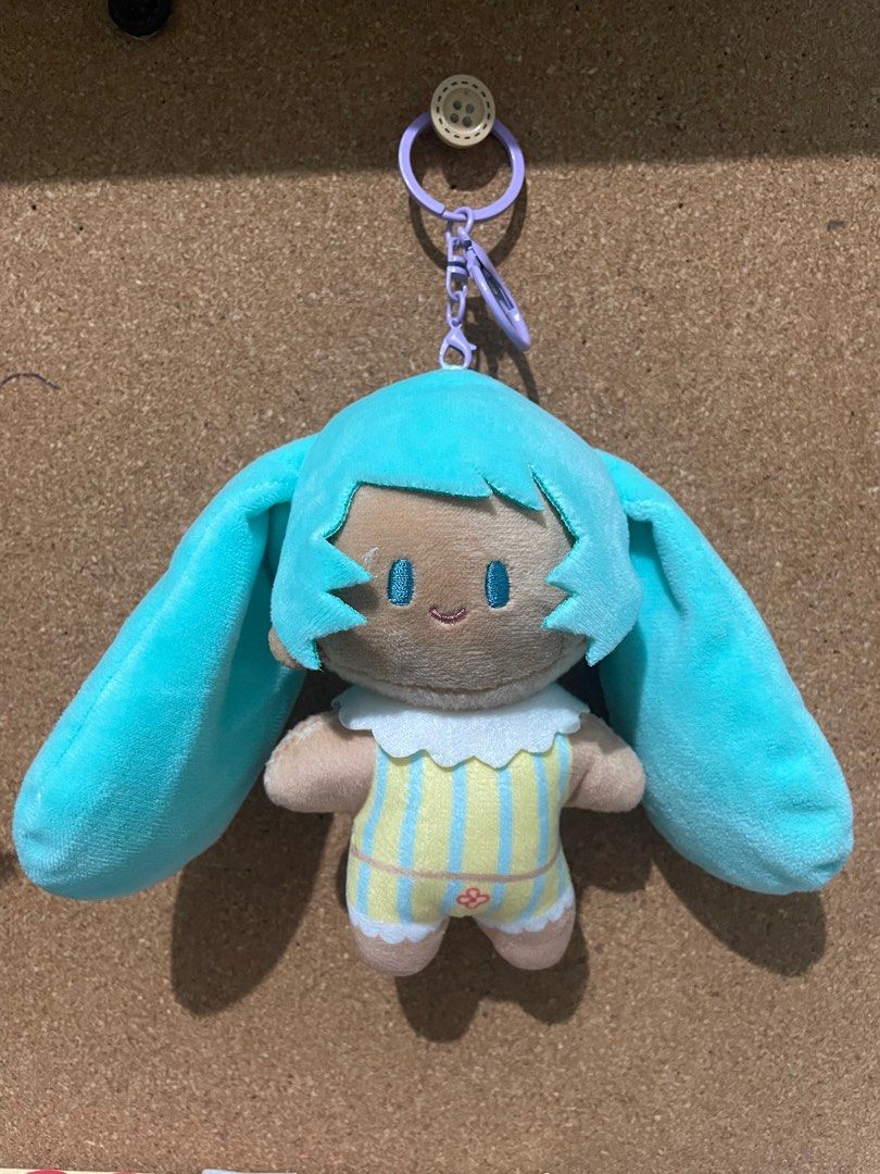 Miku Hatsune Keychain (Category: Character Goods) located in Paranaque City. Submitted by lola_s_closet (Listing ID 1433963479, Image 1). Description: .