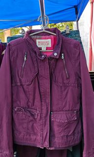 (Category: ) located in . Submitted by cavitethrifting (Listing ID 1433975794, Image 1). Description: .