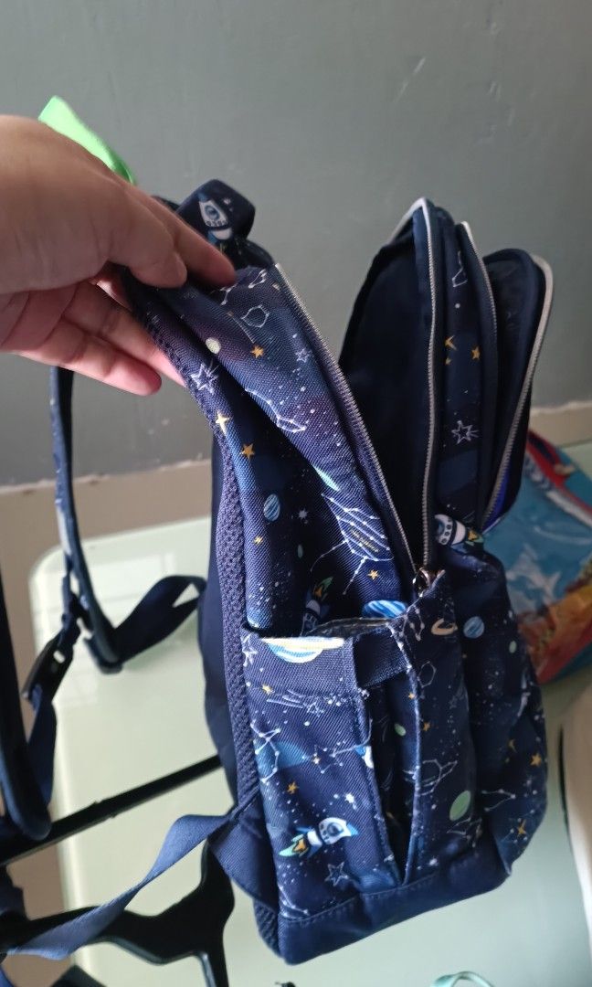 New Balance Boack orig Large size (Category: Diaper Bags & Wetbags) located in Cavite. Submitted by premfinds (Listing ID 1433792139, Image 2). Description: original large in size normal signs of wear only.
