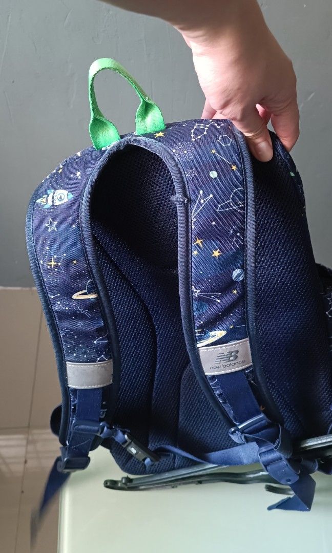 New Balance Boack orig Large size (Category: Diaper Bags & Wetbags) located in Cavite. Submitted by premfinds (Listing ID 1433792139, Image 3). Description: original large in size normal signs of wear only.