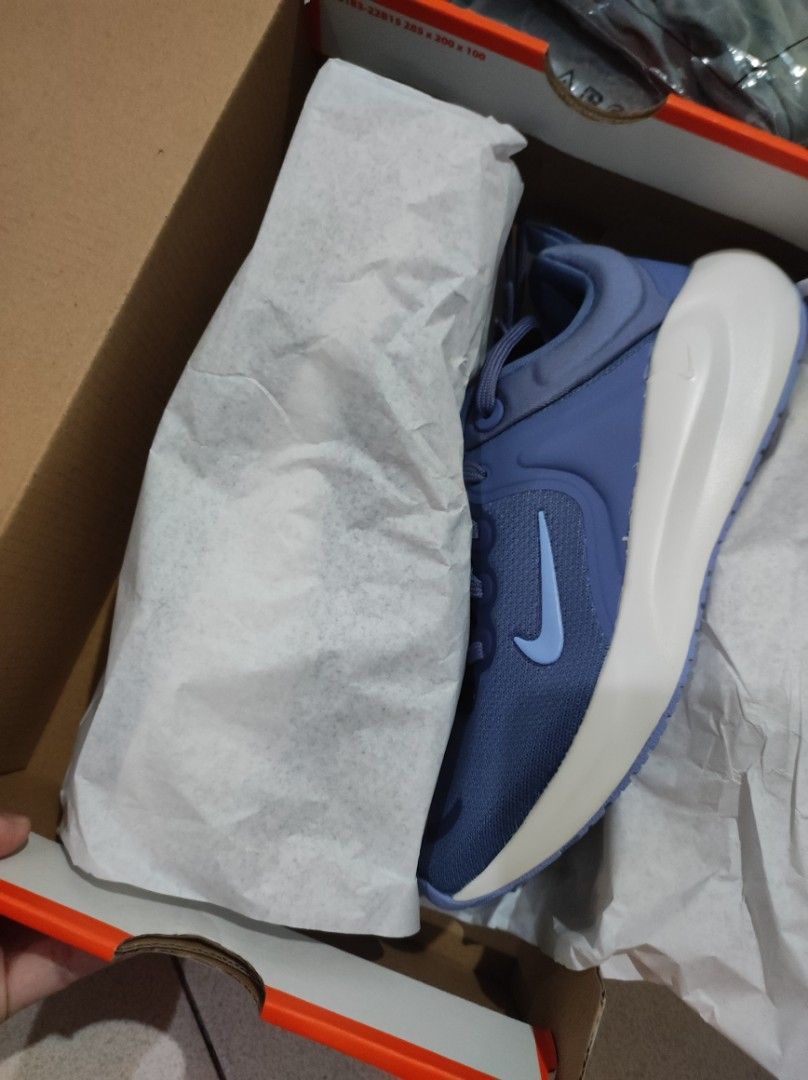 Nike In-Season 14 (Category: Sneakers) located in Navotas City. Submitted by sellmystuff2 (Listing ID 1433807916, Image 3). Description: ✅ Brandnew with box ✅ Indigo Color ✅ Womens size 5.5 US/22.5cm ✅Light weight ✅ Ang ganda ng colorway in actual Ready to ship‼️.
