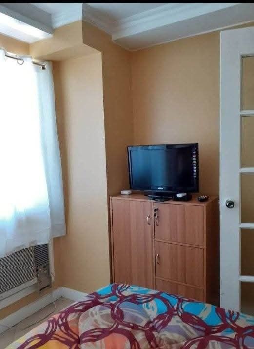 One bedroom unit in Ferguson Tower (Category: Apartments & Condos) located in Marikina City. Submitted by vhanzmangaligmail.com (Listing ID 1433847756, Image 3). Description: Ferguson Park Tower One bedroom condo unit located along MH del Pilar Street, Ermita, Manila almost infront of Ermita Church walking distance to Rizal Park, United Nations Avenue and the US Embassy Furnished one bedroom with a floor area of 18 sqm Price P2.3888M only.