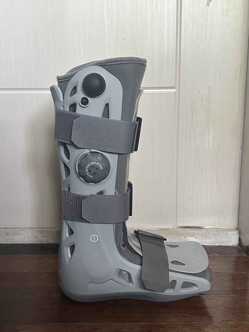 Original Aircast AirSelect Walker Brace/Boot (Category: Braces, Support & Protection) located in Mandaluyong City. Submitted by shaynebaring (Listing ID 1433825285, Image 3). Description: - Aircast AirSelect Walker Brace - Provides ankle and foot support and immobilization - Features adjustable straps for a secure fit - Includes an air pump for customized compression - Designed with a rocker sole for a natural gait.