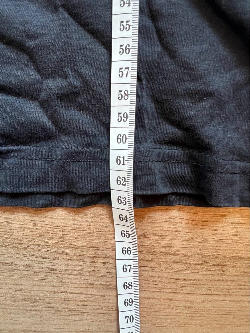 Original Cotton On V neck shirt (Category: Tshirts & Polo Shirts ) located in Pasig City. Submitted by grndhub (Listing ID 1433872902, Image 3). Description: Decluttering! Original Cotton On Vneck shirt Size: XS (can be used for boys/teens) Length: approx 62cm Width: 46cm.