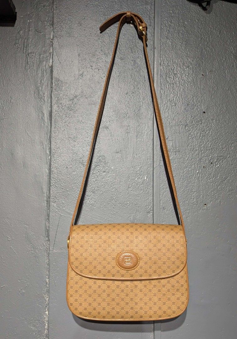 Paolo Gucci Shoulder Bag (Category: Luxury Bags & Wallets) located in Manila. Submitted by roblesniks33584 (Listing ID 1433896381, Image 2). Description: - Paolo Gucci shoulder bag - Flap closure - Adjustable long strap - Repeating Paolo Gucci logo pattern - Interior zippered pocket - Gold-toned hardware - Includes brand tag and serial number.