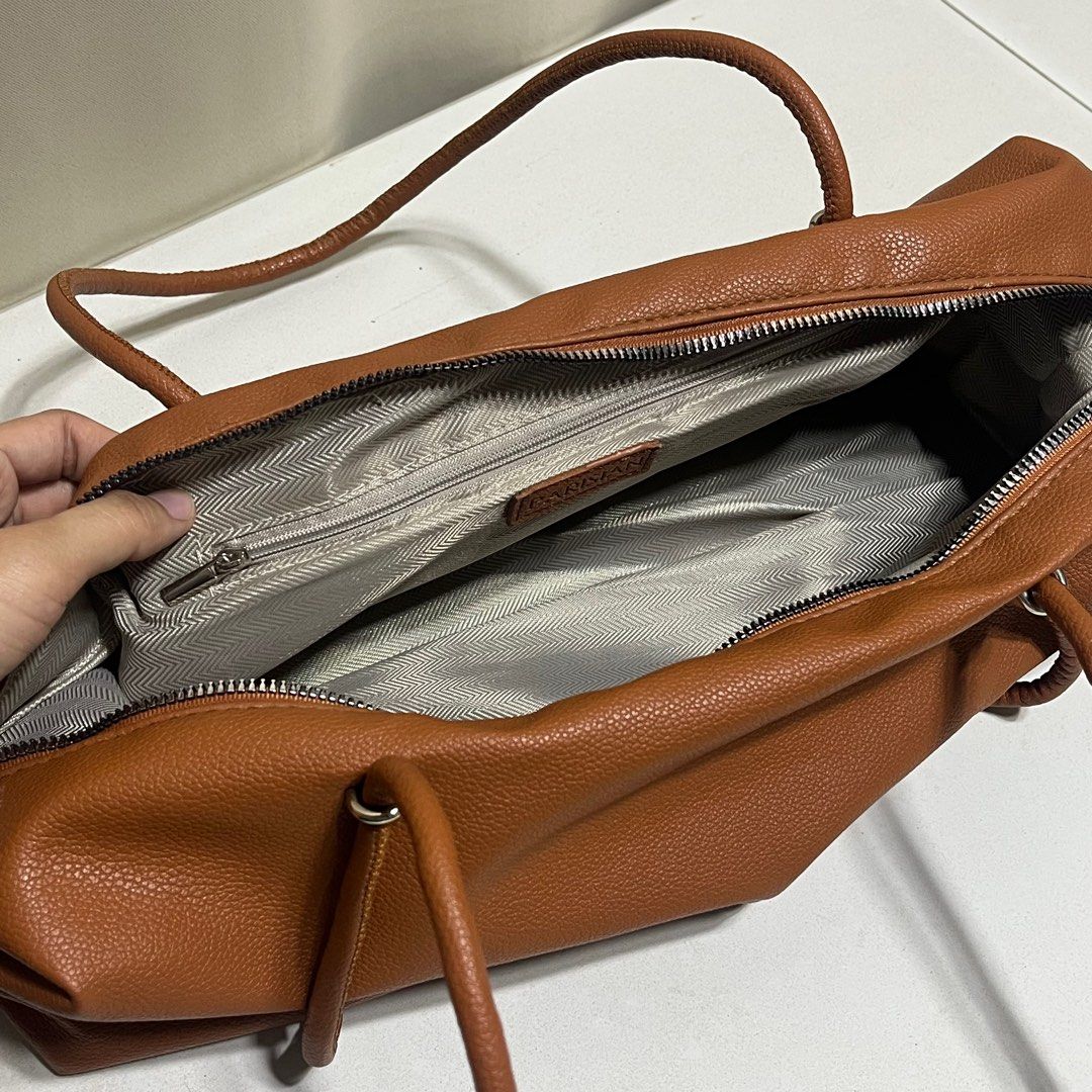 Parisian Brown Shoulder Bag (Category: Shoulder Bags) located in Bulacan. Submitted by ishrm (Listing ID 1433881025, Image 3). Description: Height - 6.2in Length - 14.5in Width - 5.2in Issues: * Small scrapes (handle and surface of the bag) * Slightly worn leather edges PS. This is preloved, please manage your expectations. MOD: J&T only MOP: GCash (Payment first).