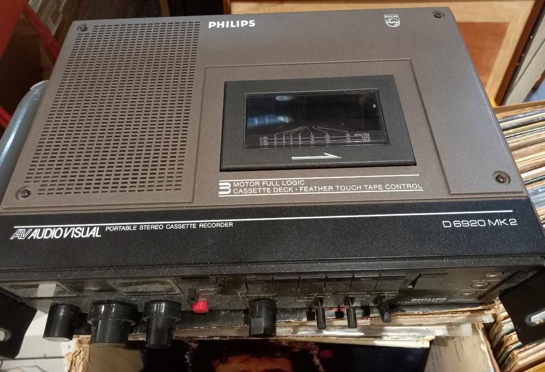 Philips D6820 MK2 Portable Stereo Cassette Recorder...gd working444442304211865601