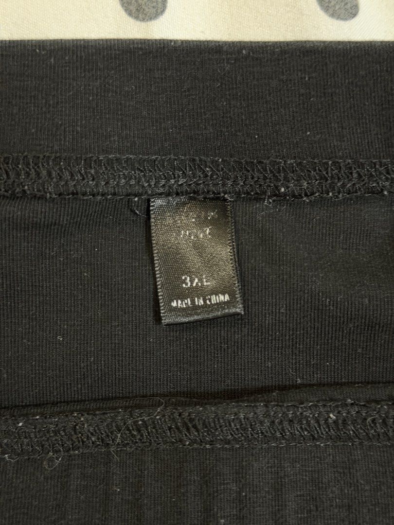Plus Size Shein Black Pencil Skirt 3XL (Category: Skirts) located in Cainta. Submitted by charkivesells (Listing ID 1433942921, Image 3). Description: - Black midi pencil skirt - Fitted silhouette - Solid black color - Size: 3XL - Made in China MOP: gcash/maya/gotyme MOD: lalamove/ggx/j&t LOC: Cainta, Rizal.