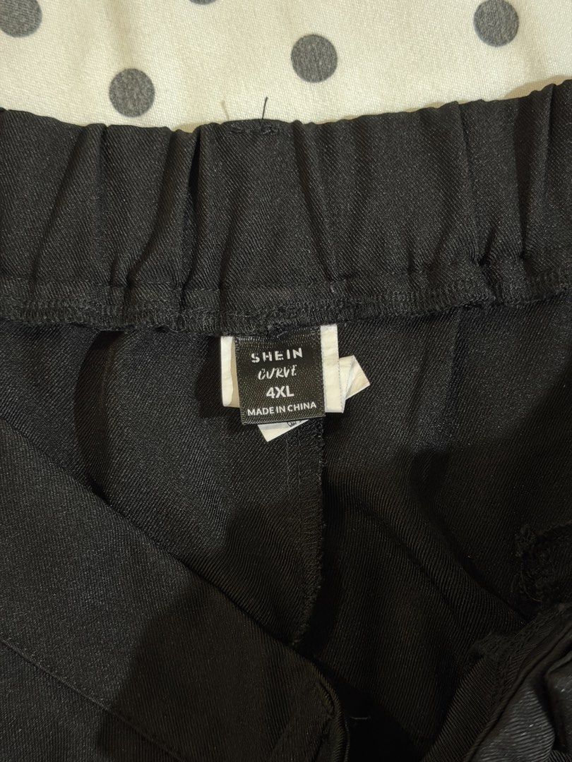 Plus Size Shein Curve 4XL Black Culottes (Category: Other Bottoms) located in Cainta. Submitted by charkivesells (Listing ID 1433934199, Image 3). Description: - Shein Curve black culottes - Size: 4XL - Features: - Elastic waistband - Two back pockets - Wide leg - Lightweight fabric DIMENSIONS IN CM: Waist 59, Hips 65, Length 100 MOP: GCASH/MAYA/GOTYME MOD: LALAMOVE/GGX/J&T LOC: Cainta, Rizal.