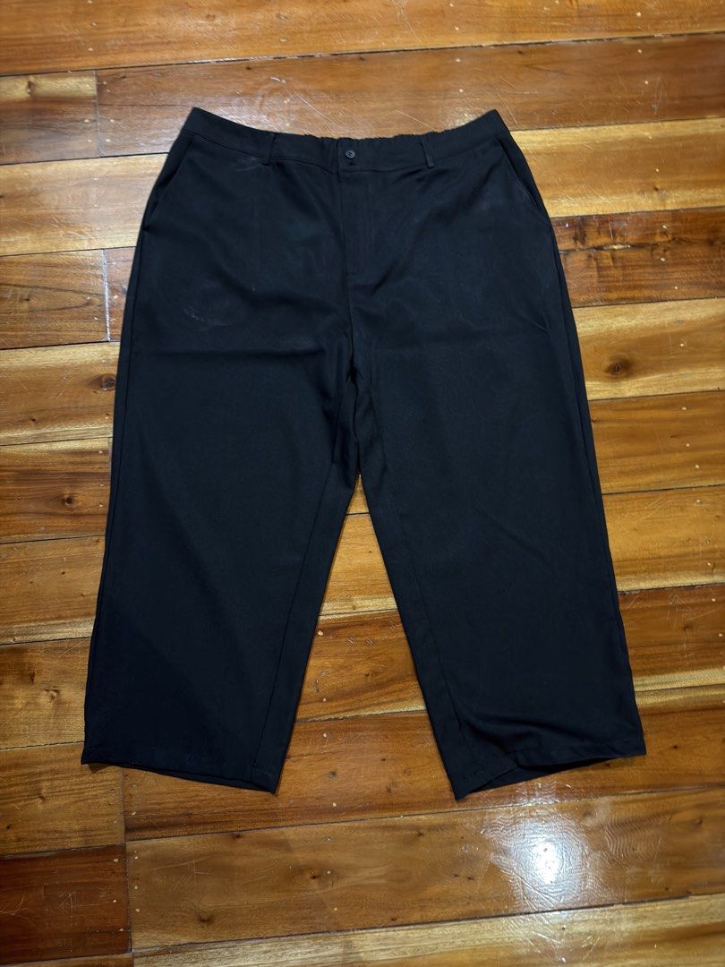 Plus Size Shein Curve 4XL Black Culottes (Category: Other Bottoms) located in Cainta. Submitted by charkivesells (Listing ID 1433934199, Image 1). Description: - Shein Curve black culottes - Size: 4XL - Features: - Elastic waistband - Two back pockets - Wide leg - Lightweight fabric DIMENSIONS IN CM: Waist 59, Hips 65, Length 100 MOP: GCASH/MAYA/GOTYME MOD: LALAMOVE/GGX/J&T LOC: Cainta, Rizal.