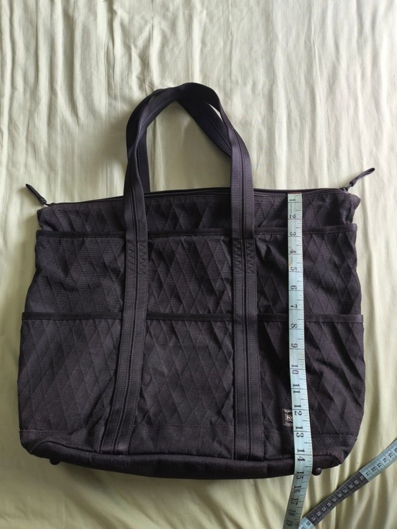 Porter Hybrid Tote X-Pac (Category: Tote Bags) located in Pavia. Submitted by deusk (Listing ID 1433813959, Image 3). Description: - Authentic Porter Tokyo tote bag - Made with durable Cordura and XPac fabric - Features a stylish diamond pattern - Spacious interior with multiple pockets - Secure zipper closure - Comfortable dual handles.