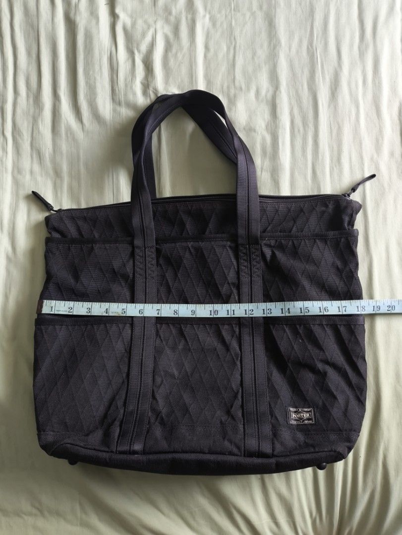 Porter Hybrid Tote X-Pac (Category: Tote Bags) located in Pavia. Submitted by deusk (Listing ID 1433813959, Image 2). Description: - Authentic Porter Tokyo tote bag - Made with durable Cordura and XPac fabric - Features a stylish diamond pattern - Spacious interior with multiple pockets - Secure zipper closure - Comfortable dual handles.