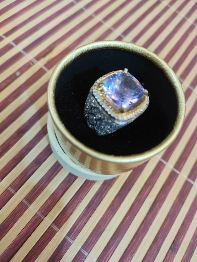 Gemstone ring (Category: Precious Stones) located in Singapore. Submitted by onestopshopppp (Listing ID 1433901564, Image 3). Description: Message me for more information. Thank you.