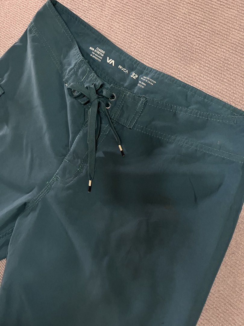 RVCA Eastern Trunk board shorts 32 (Category: Swim Trunks & Board Shorts) located in Aparri. Submitted by amnorthloots (Listing ID 1433784834, Image 2). Description: RV/CA Eastern Trunk 18” board shorts 32 Good as new No issue Color rate 9.5/10 Dimes Width 32” Length 20” Leg Opening 11.5” 🏷️500+sf 📍Aparri Cagayan.