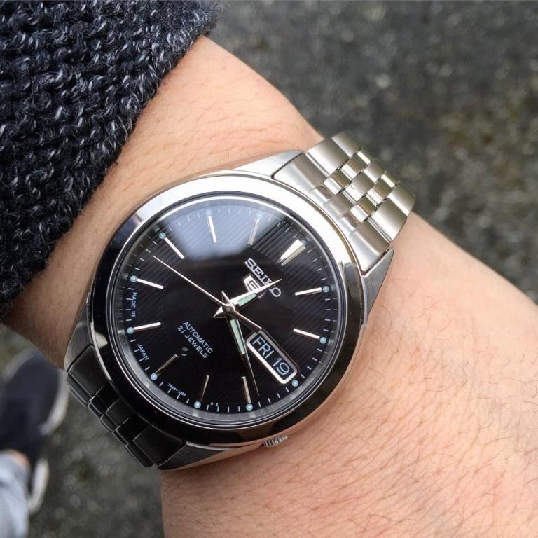 Seiko 5 Automatic (Category: Men's Watches) located in Singapore. Submitted by nicdom7 (Listing ID 1433825821, Image 2). Description: - Seiko automatic watch - Comes with original box and guarantee -SNKL23J -Worn once time to try out.