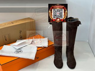 (Category: ) located in . Submitted by shoes.locker (Listing ID 1433907569, Image 1). Description: .