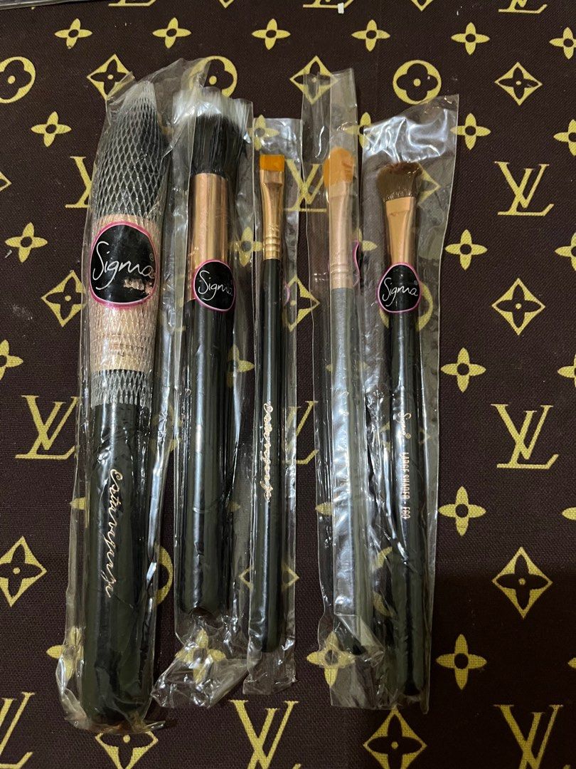 Sigma brushes set extravaganza (Category: Makeup) located in Cavite. Submitted by ekasbeautyandtoysroom (Listing ID 1433835736, Image 1). Description: Original authentic sigma brushes set for sale for only 1,500 (Brushes worth 3500) Great investment to your branded make up brushes collection Wysiwyg Pm me if interested .