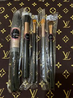 (Category: ) located in . Submitted by ekasbeautyandtoysroom (Listing ID 1433835736, Image 1). Description: .