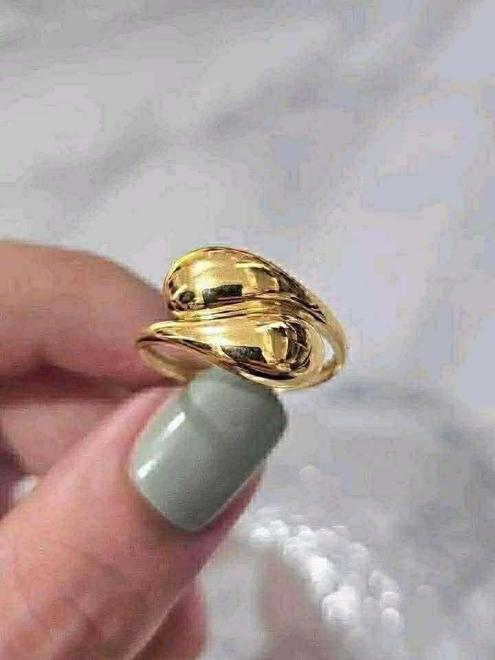 Solid Teardrop Ring in 18K Saudi Gold (Category: Rings) located in Caloocan City. Submitted by cheskhaionlinestore2.0 (Listing ID 1433819121, Image 2). Description: Pure 18K Saudi Gold ✨ Solid Teardrop Ring Size 6,7,8 ₱6150 only ⚡ 🍒Nasasangla💯/ Pawnable 💯 🍒Ship Via Lbc/ JNT 🍒Same Day delivery via LALAMOVE 🚚 🍒Open for COD/COP with dp to avoid cancellation of orders ‼️ DM for faster Transaction 📩📩📩 Cheskhai Online Store #cheskhaionlinesto