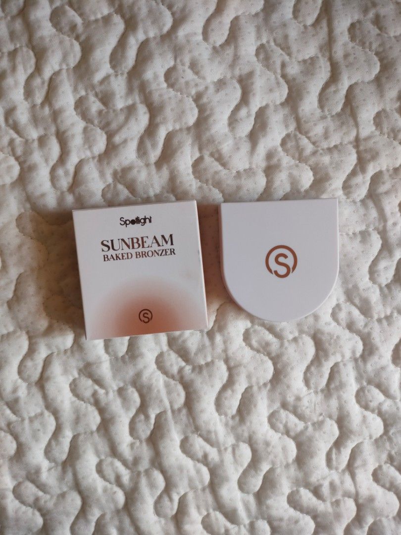 Spotlight Sunbeam Baked Bronzer in Bonney (Category: Makeup) located in Tabaco. Submitted by danielamc17 (Listing ID 1433935168, Image 2). Description: - brand new and sealed - shade : Bonney - expiry date : 11 2027.
