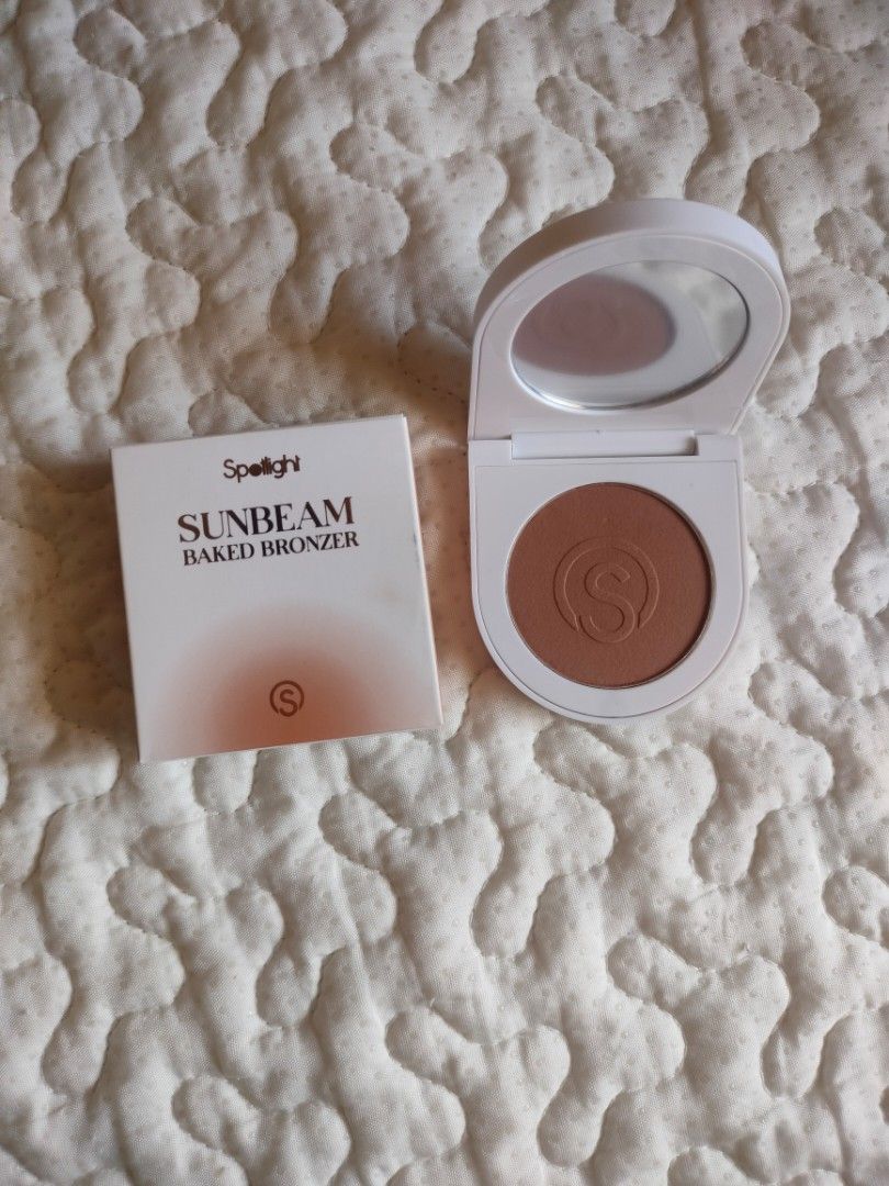 Spotlight Sunbeam Baked Bronzer in Bonney (Category: Makeup) located in Tabaco. Submitted by danielamc17 (Listing ID 1433935168, Image 1). Description: - brand new and sealed - shade : Bonney - expiry date : 11 2027.