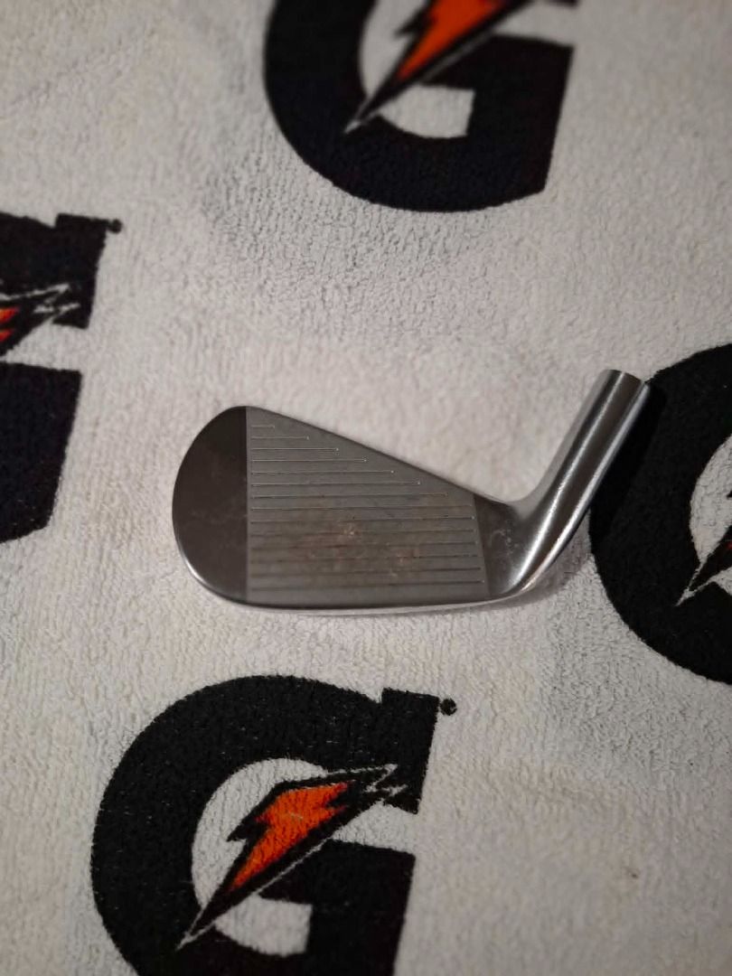 SRIXON Z585 4 Iron Head Only (right hand) (Category: Golf) located in Manila. Submitted by snoo-pee (Listing ID 1433860967, Image 3). Description: Srixon ***Z585*** 4 iron Iron head only, no shaft Used a couple of times Same as the Z565s, Z585 is a cavity back iron. Meet up location flexible, message me and we decide agreement.