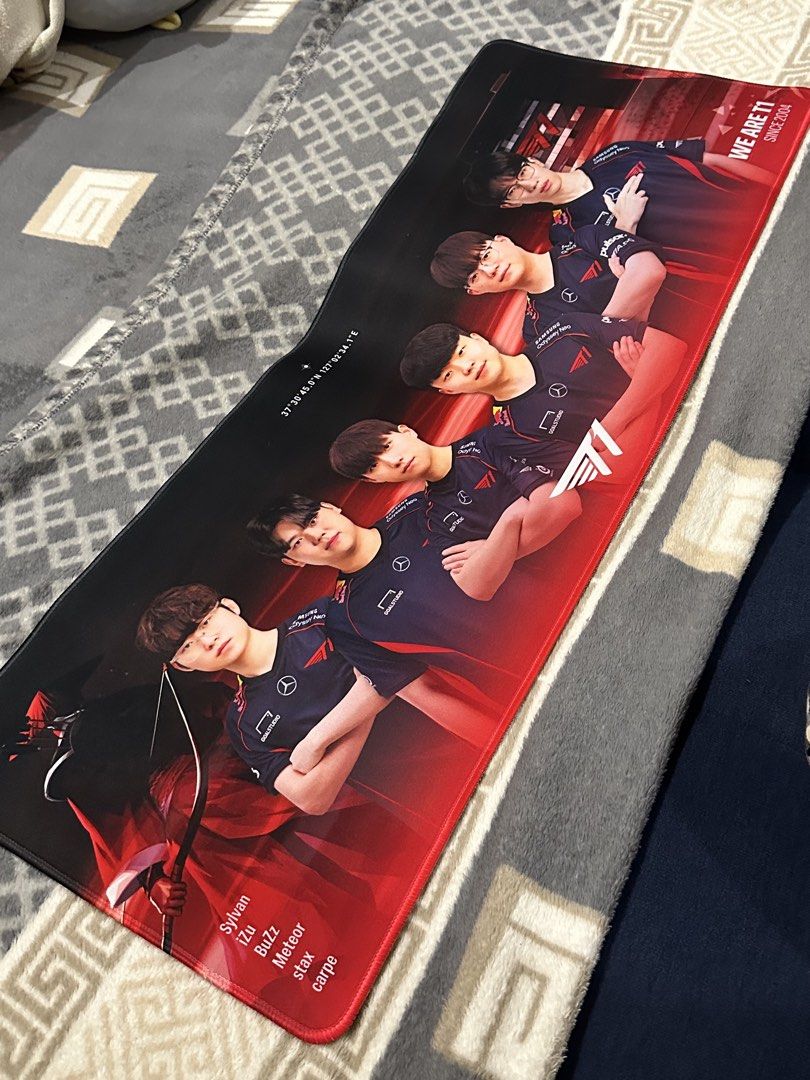 T1 VAL Player Desk Mat (Category: Computer Keyboard) located in Gerona. Submitted by safestar_165ab2 (Listing ID 1433953831, Image 2). Description: .
