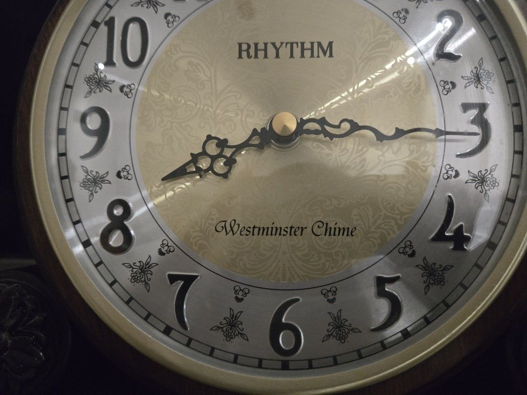 Table clock (Category: Clocks) located in Singapore. Submitted by pipio1972 (Listing ID 1433944486, Image 2). Description: Selling to make space, beautiful chimes. Refer to pictures for more detail..